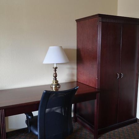 National 9 Inn Wellington Екстер'єр фото