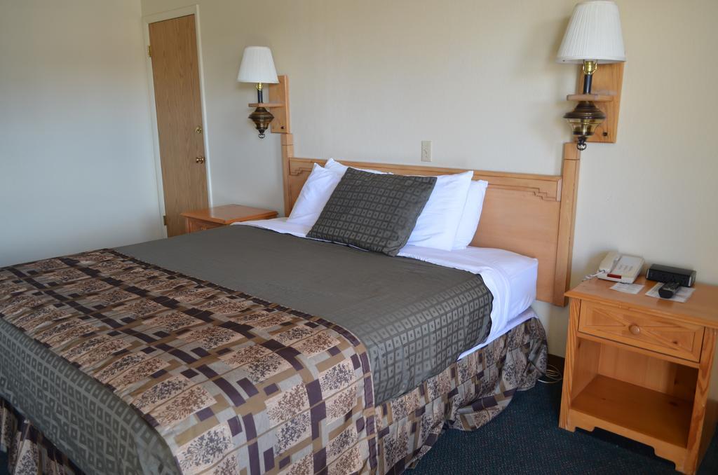 National 9 Inn Wellington Екстер'єр фото