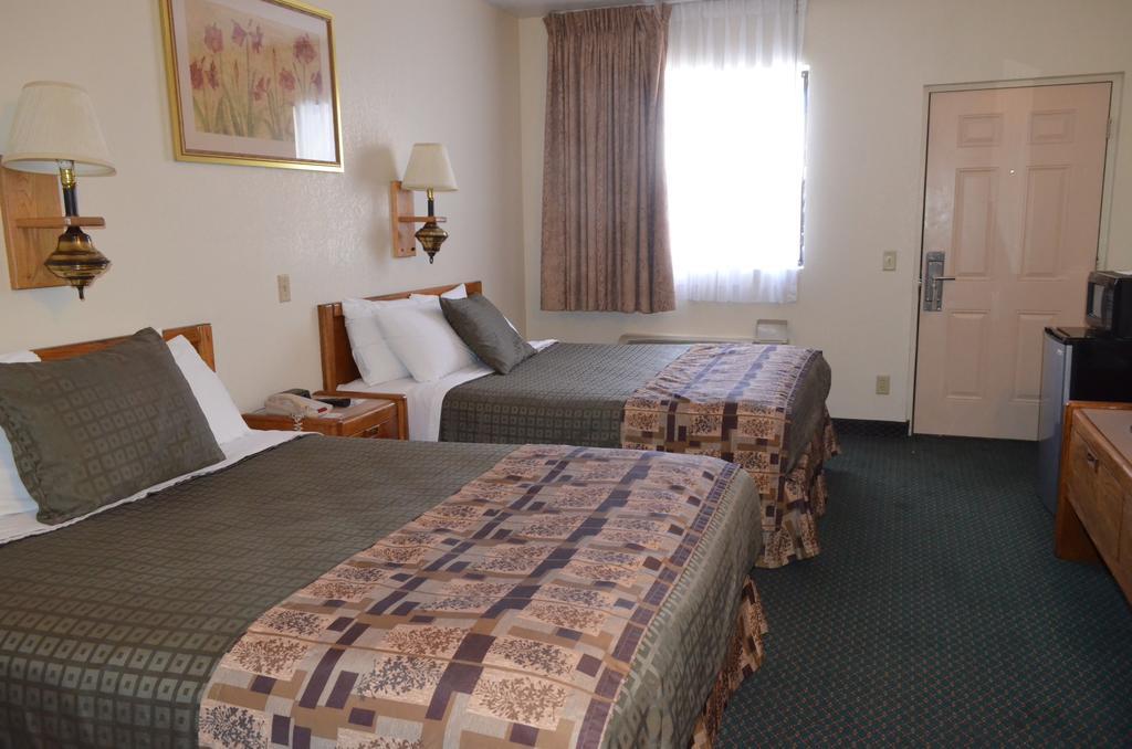 National 9 Inn Wellington Екстер'єр фото