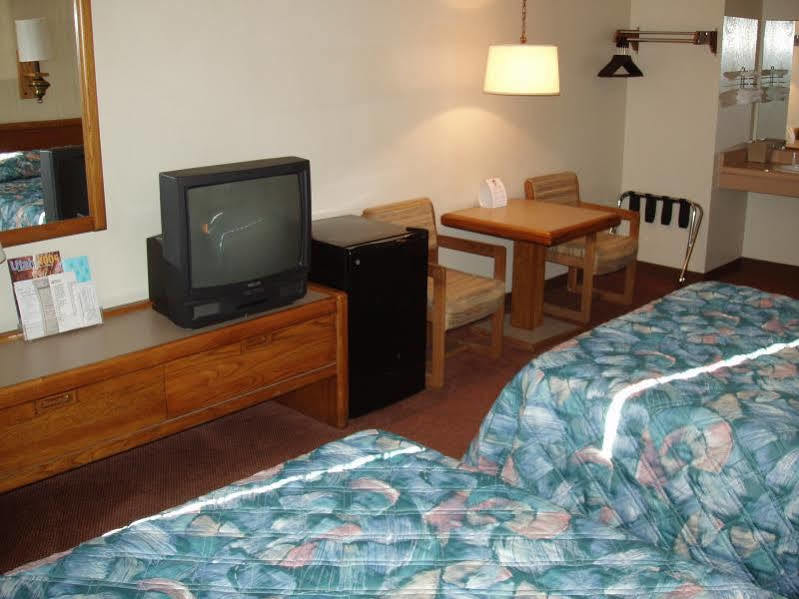 National 9 Inn Wellington Екстер'єр фото